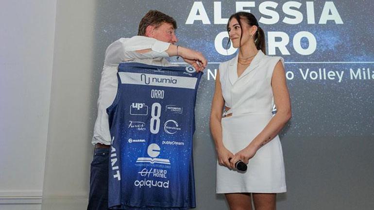 Fenerbahçenin yeni transferi Alessia Orroya Milanodan jest
