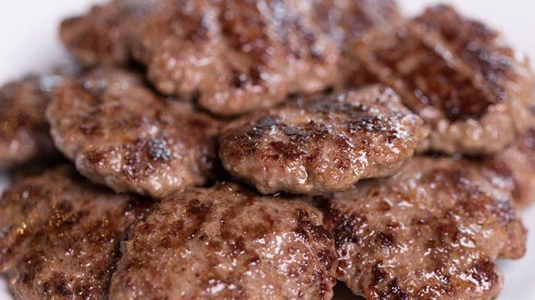 Köfteciler sırrını verdi Böyle hazırlanınca asla sönmüyor ve dağılmıyor