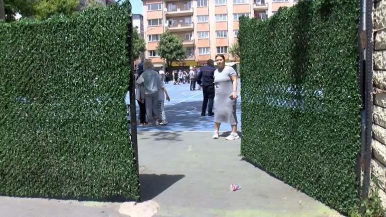İstanbulda ilkokulda yangın paniği: Öğrenciler gözyaşlarına boğuldu