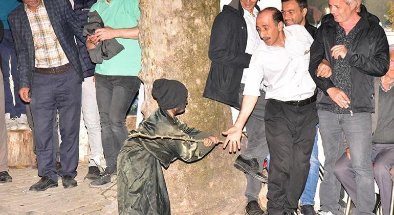 200 yıllık gelenek Yemiş ağaçlı, kafataslı Hıdırellez şenliği