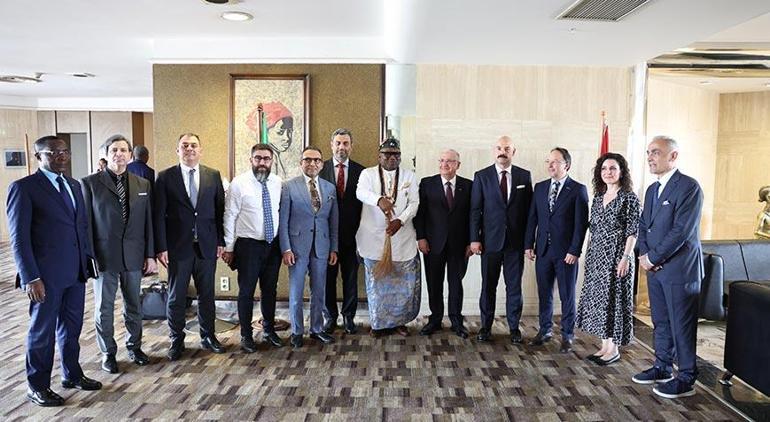 Milli Savunma Bakanı Güler DEİK üyeleriyle bir araya geldi