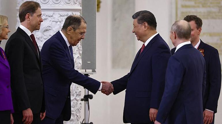 Rusya ve Çin liderleri Moskovada bir araya geldi