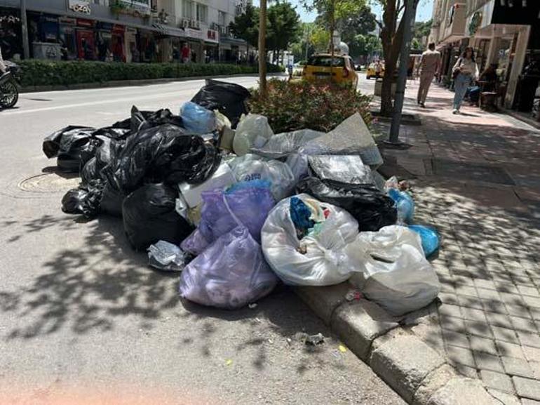 İşçiler greve gitti, şehir çöp kente dönüştü
