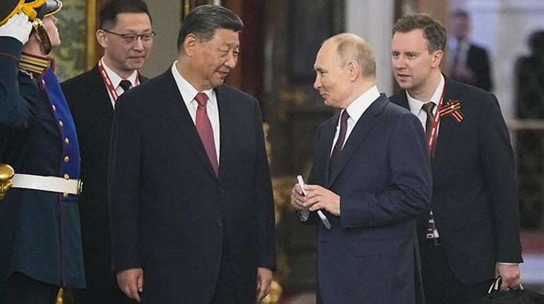 Çay eşliğinde gizli sohbet Putin ve Şi baş başa konuştu