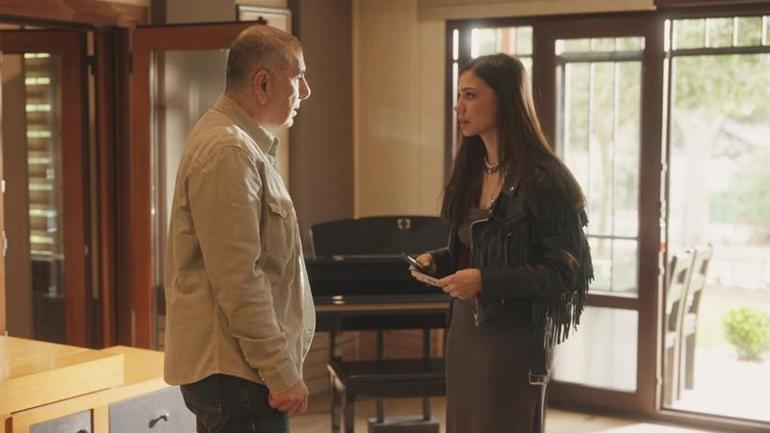 Bir Demet vefa Özdemir ve Özülkü aynı sahnede