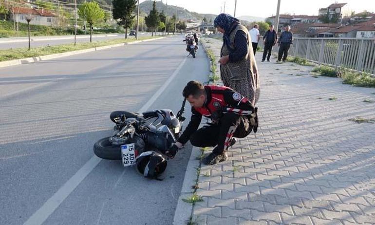 Burdurda feci kaza Trafik levhasına çarpan motosikletteki üniversiteli Berkin bacağı koptu