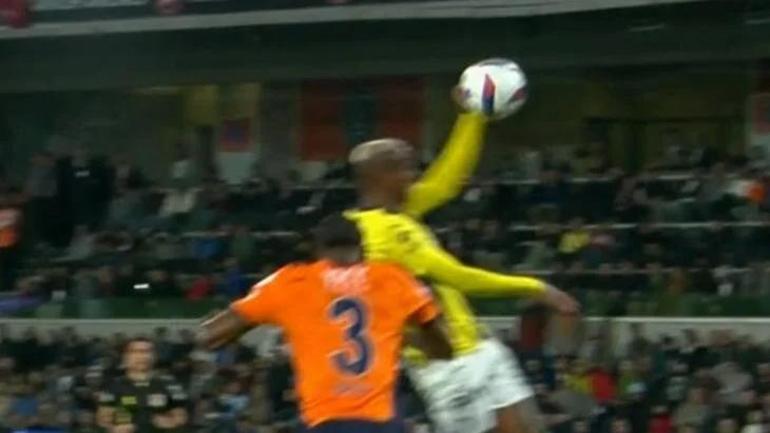 Başakşehir - Fenerbahçe maçı sonrası eski hakemlerden penaltı ve gol iptali çıkışı 2 kırmızı kartı atladı