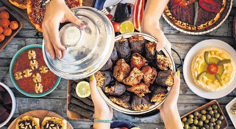 Bir tabak hatıra: Ünlü şeflerden anne yemekleri
