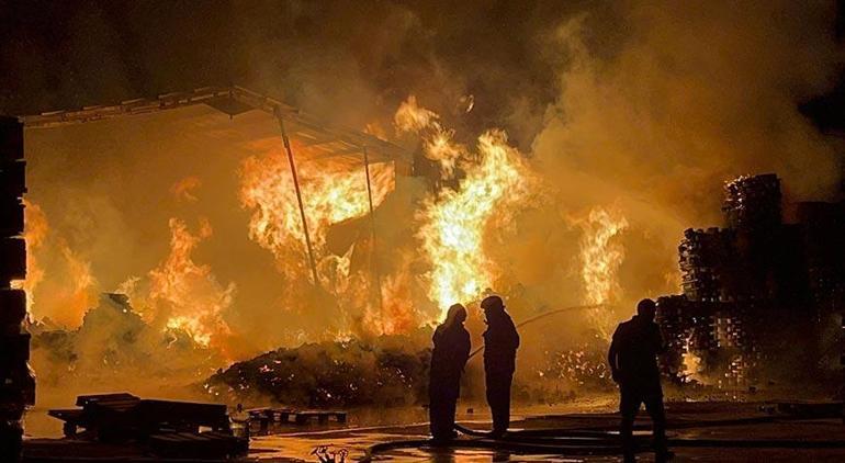 Bursada palet fabrikasında korkutan yangın