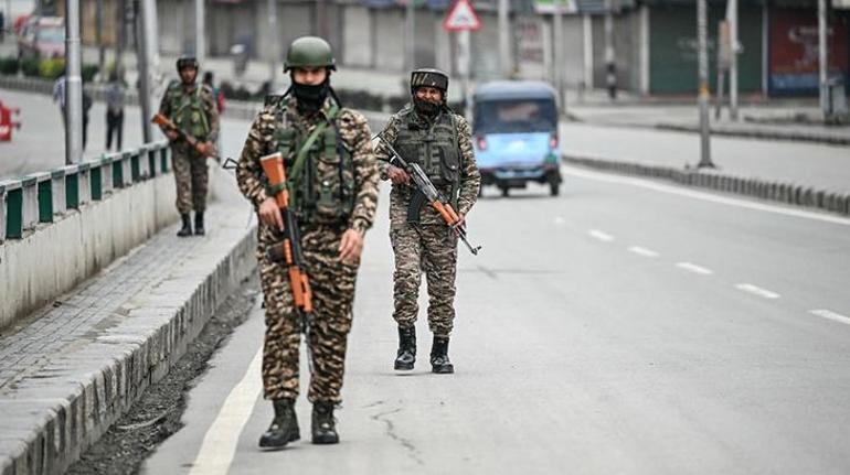 Pakistandan misilleme Asyada savaş büyüyor: Havalimanları hedef alındı