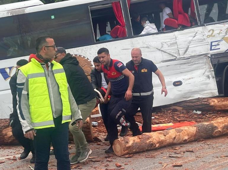 Son dakika Çanakkalede korkunç kaza: 6 ölü, çok sayıda yaralı var