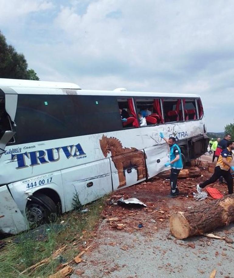Son dakika Çanakkalede korkunç kaza: 8 ölü, çok sayıda yaralı var