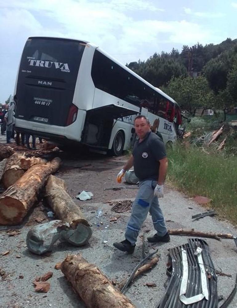 Son dakika Çanakkalede korkunç kaza: 8 ölü, çok sayıda yaralı var