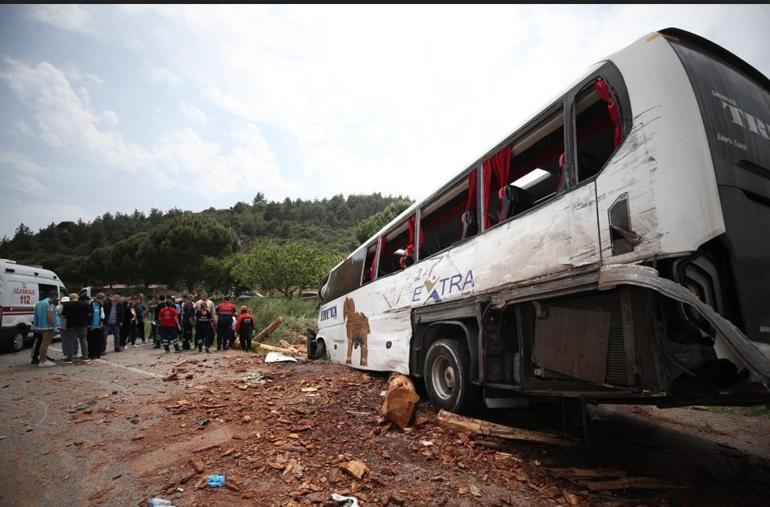 Son dakika Çanakkalede korkunç kaza: 8 ölü, çok sayıda yaralı var