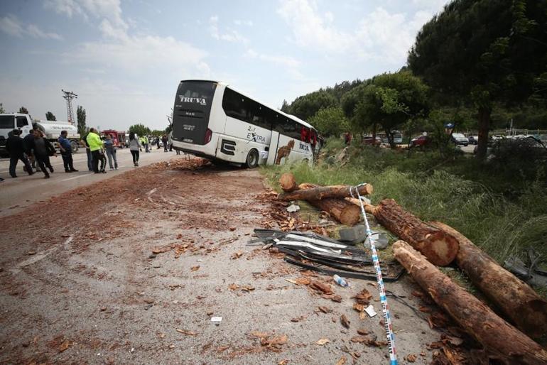 Son dakika Çanakkalede korkunç kaza: 8 ölü, çok sayıda yaralı var