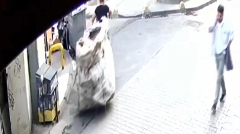 İstanbulda inanılmaz olay Çöpte 200 bin dolar değerinde pırlanta dolu poşet buldu