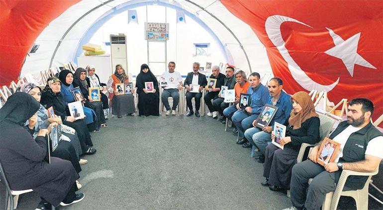 DEM Parti binası önünde evlat nöbetindeki anneler Milliyet’e konuştu: ‘Anneler Günü’nde evladımıza kavuşalım’