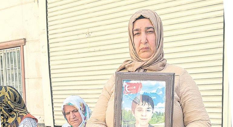 DEM Parti binası önünde evlat nöbetindeki anneler Milliyet’e konuştu: ‘Anneler Günü’nde evladımıza kavuşalım’