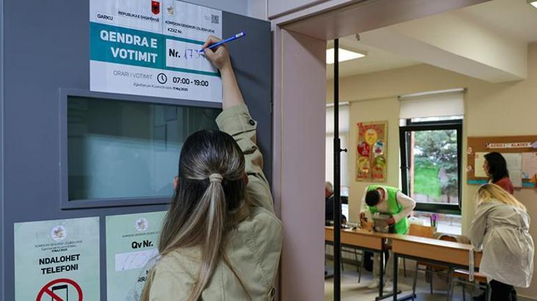 Arnavutluktaki genel seçimde oy kullanma işlemi başladı