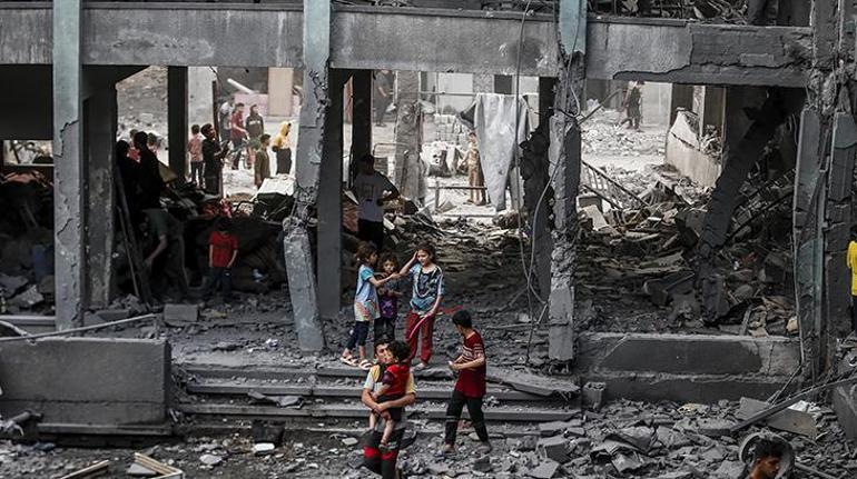İsrail Gazzelilerin sığındığı okulu bombaladı: 5i çocuk 15 ölü