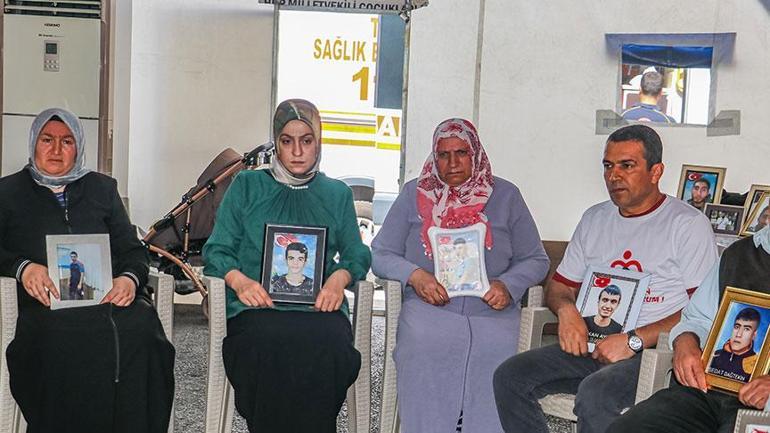 PKK kendisini feshettiğini duyurdu Diyarbakırda evlat nöbeti tutan aileler konuştu