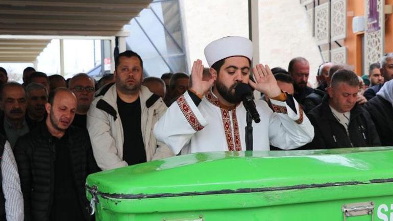 Metrobüs kazasında hayatını kaybeden Ebru son yolculuğuna uğurlandı
