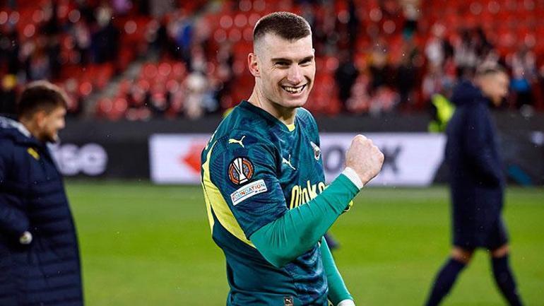 Fenerbahçede yıldız futbolcunun bileti kesildi Yollar ayrılıyor