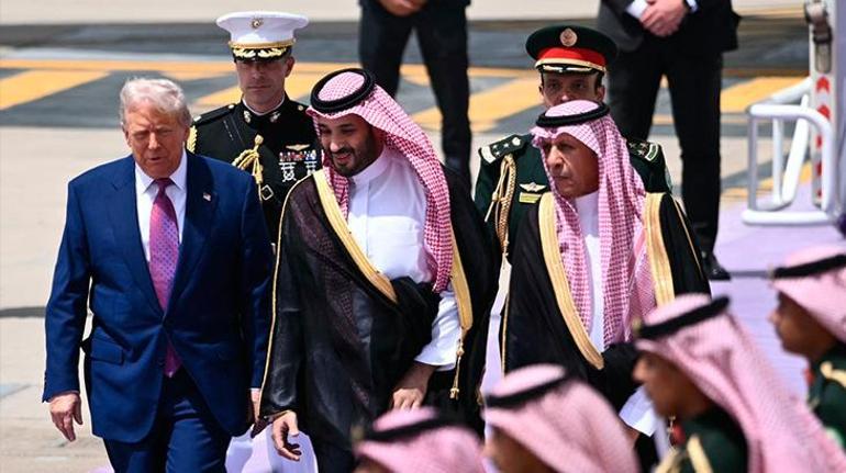 Son dakika Ve Trump Orta Doğuya ayak bastı Suudi jetleri eşlik etti, Prens Salman karşıladı