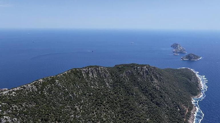 Son dakika... MSB: SH-70 helikopterimiz teknik bir arıza nedeniyle denize acil iniş yaptı