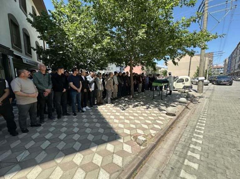 Üniversiteli Bergin, annesinin Anneler Gününü kutladı Dönüş yolunda can verdi