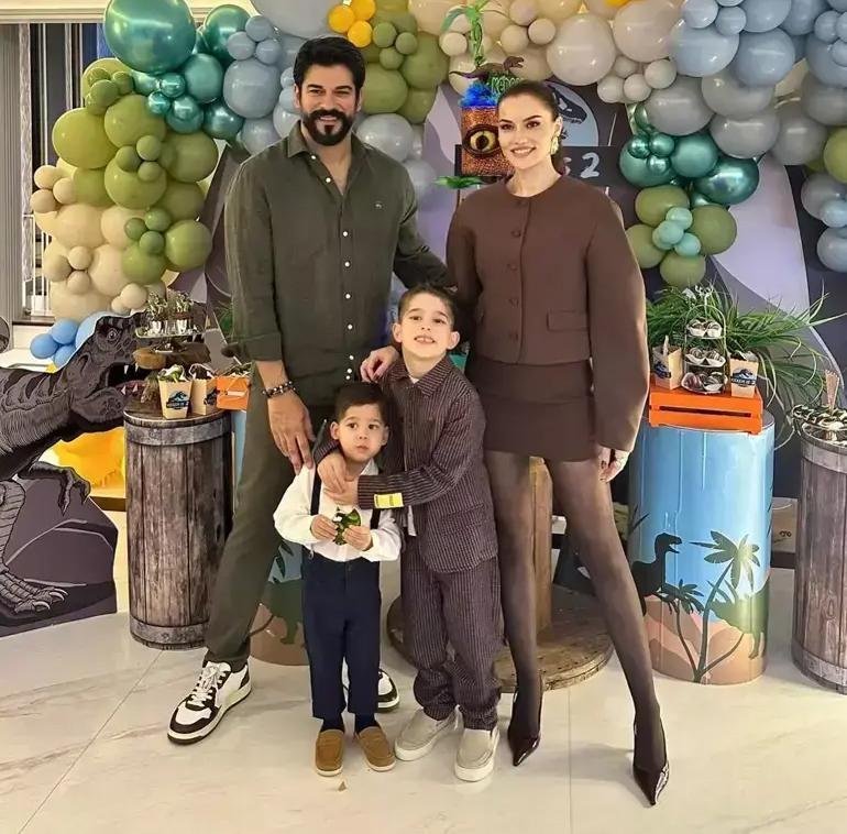 11 yıl sonra aynı yerde Fahriye Evcen mezun olduğu üniversitede poz verdi