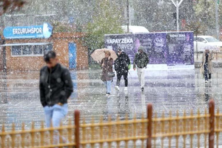 İki kentte mayısın ortasında lapa lapa kar yağdı: Araçlar yolda kaldı