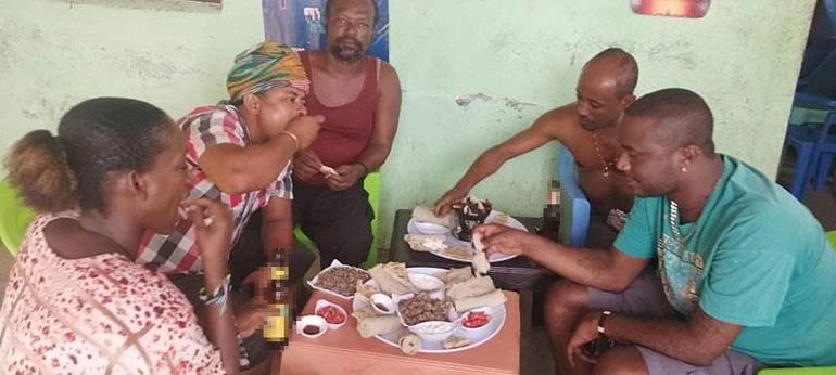 Etiyopyalı kabileye kebabı sevdiren Bursalı Bana herkes burada enişte diyor