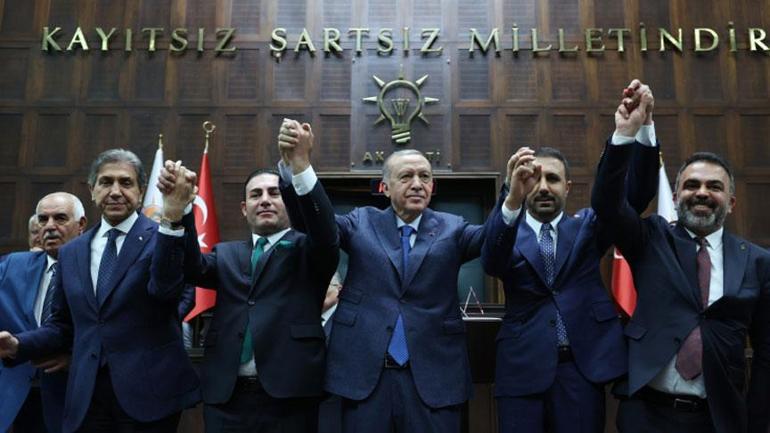 Konya Milletvekili Hasan Ekici ve 4 belediye başkanı AK Partiye katıldı
