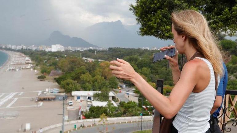 Yer: Antalya... GPRSten tespit edildi, Rus turist polisle baskına gitti