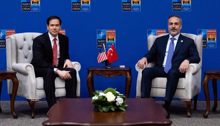 Dışişleri Bakanı Hakan Fidan, ABDli ve Suriyeli mevkidaşlarıyla Antalyada üçlü görüşme yaptı