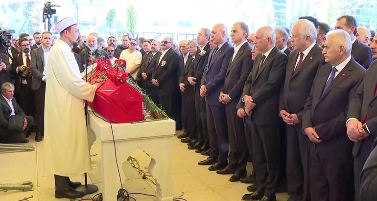 Yakın dostu Sırrı Süreyya Önderi kaybetmişti Sezen Aksu için bomba iddia