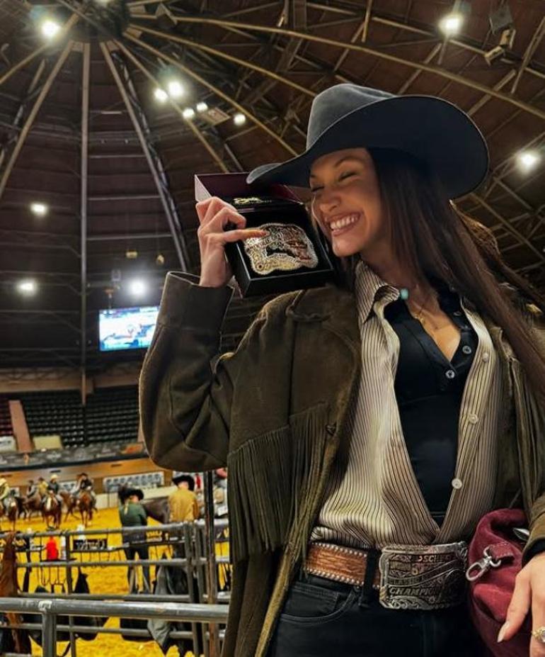 Dünyaca ünlü model Bella Hadid imaj değişikliğine gitti İşte yeni saçları