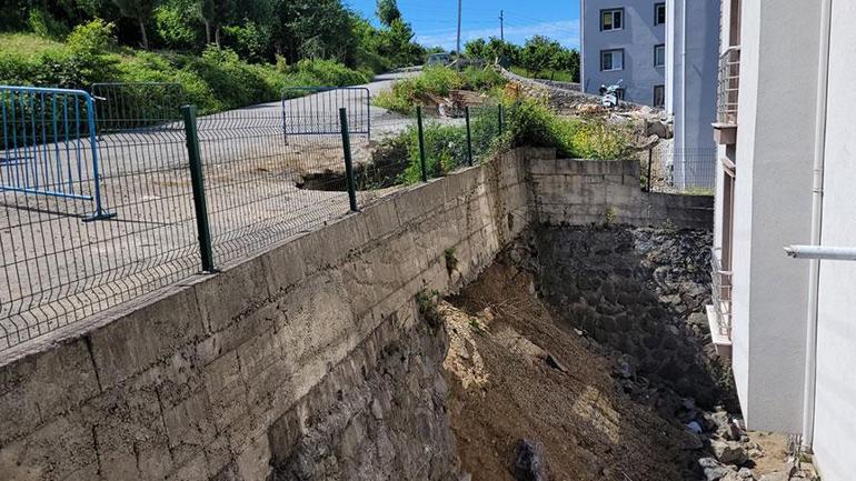 Binanın istinat duvarı çöktü Ev sahipleri ile müteahhit mahkemelik oldu