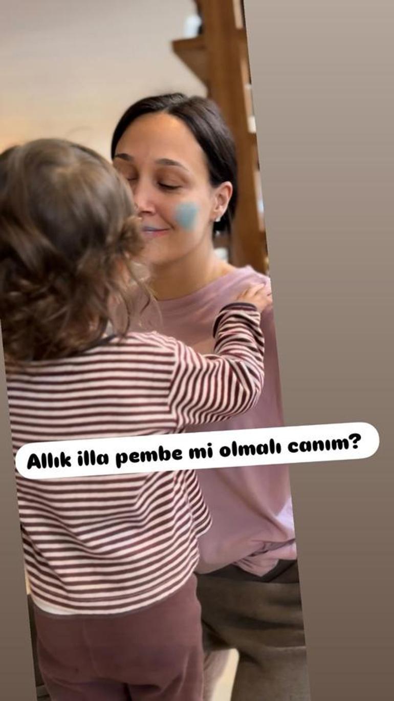 Gupse Özaydan kızı Jan Asya ile yeni kare Pembe mi olmalı canım
