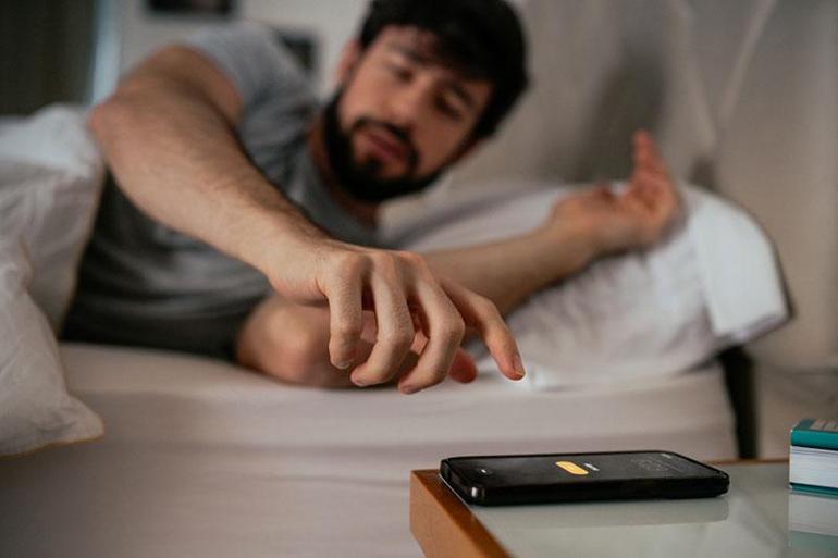 Peş peşe alarm dengeyi bozar Sabah uyanmakta zorluk çekenler için ipuçları