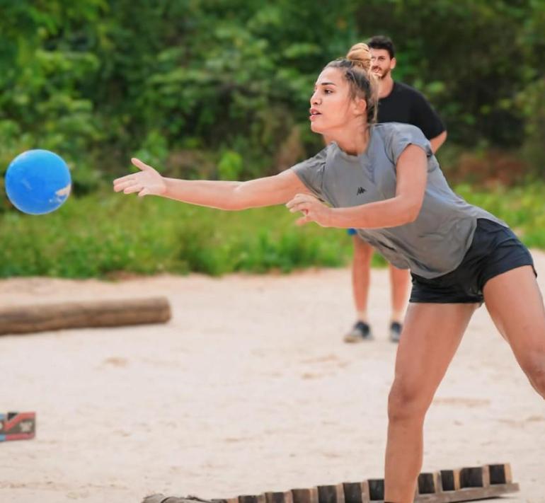 Survivor Almeda Baylandan kafa karıştıran sözler Paylaşımını dakikalar içinde sildi