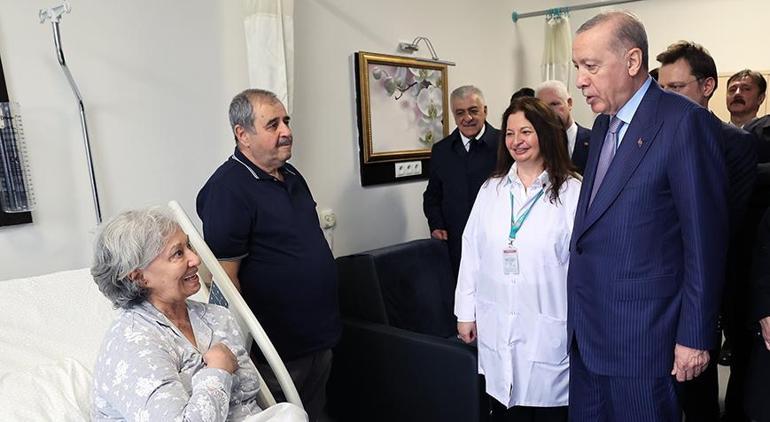Cumhurbaşkanı Erdoğan açılışını yaptığı hastanedeki hastalara sürpriz ziyaret