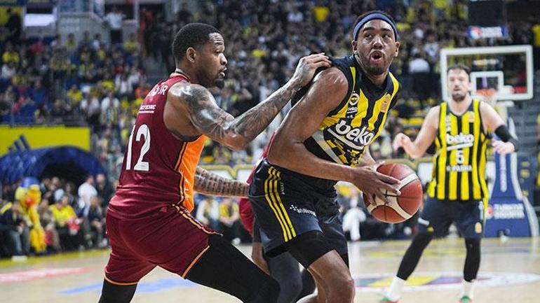 Derbide Fenerbahçe taraftarından İstifa tezahüratı Galatasaray koçu diskalifiye edildi