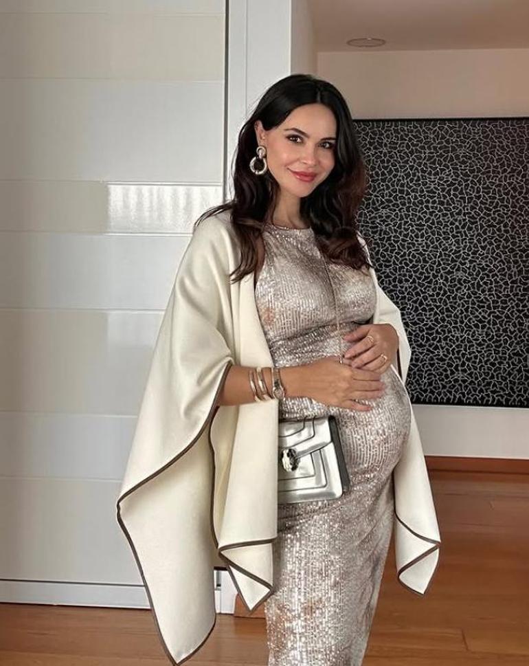 Zeynep Sever Demirel doğumdan sonra düz karna sahip olma formülünü açıkladı Bu harekete borçluyum