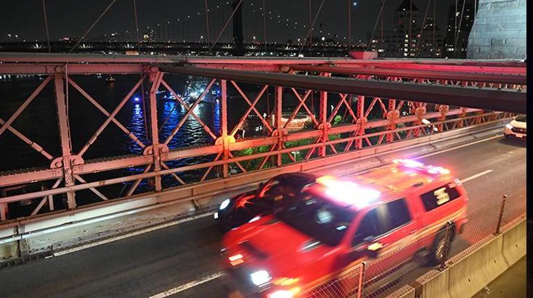 Meksika Donanmasına ait yelkenli gemi New York Brooklyn Köprüsüne çarptı: Ölü ve yaralılar var