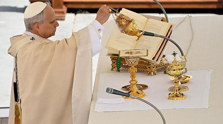İlk ABDli Papa 14üncü Leonun yemin töreni: Balıkçı yüzüğünü taktı İşte dikkat çeken detay