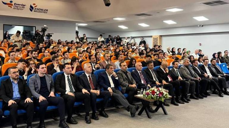Bakan Kacır, Esenler Gençlik Merkezi’nde açıklamalarda bulundu