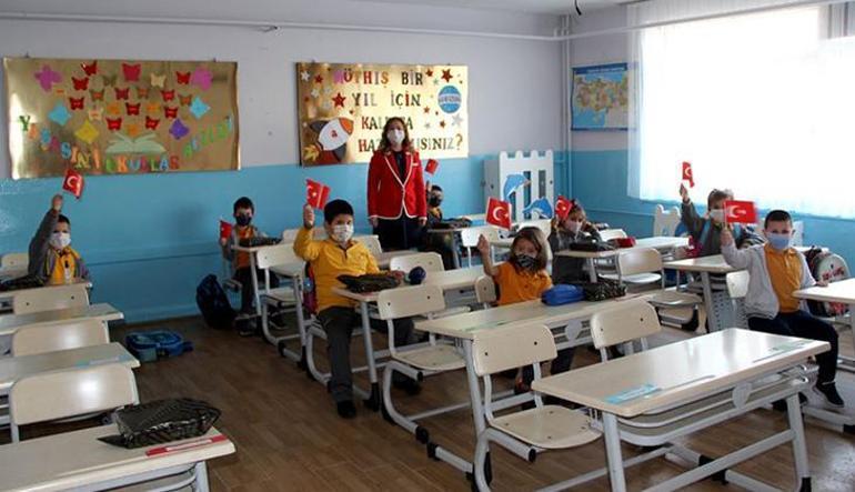 MEB AÇIKLADI 🔔 Okullar ne zaman kapanıyor, karne günü hangi gün 2025 Yaz tatili ne zaman başlıyor