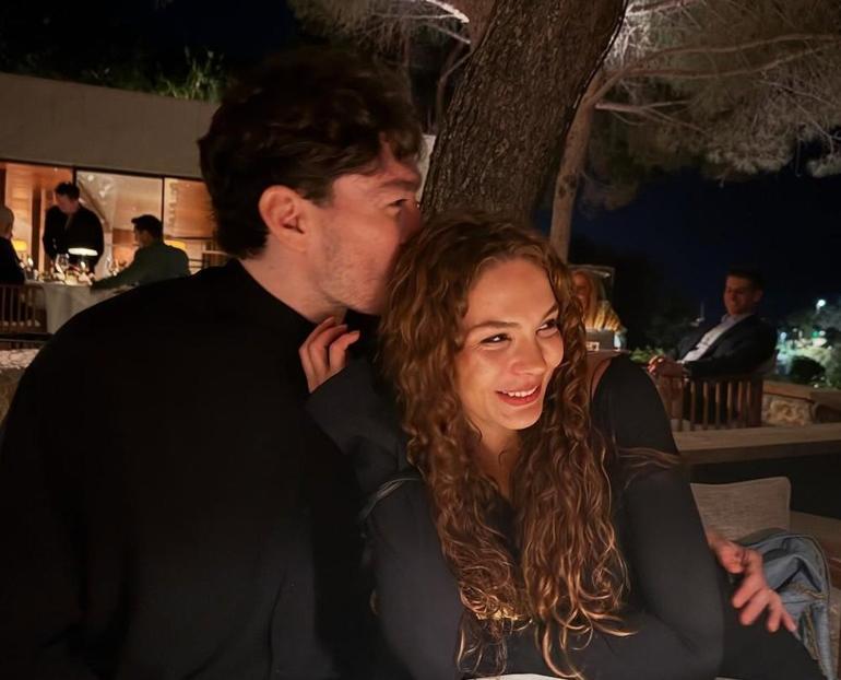 Ebru Şahine eşinden romantik kutlama İyi ki seni seviyorum